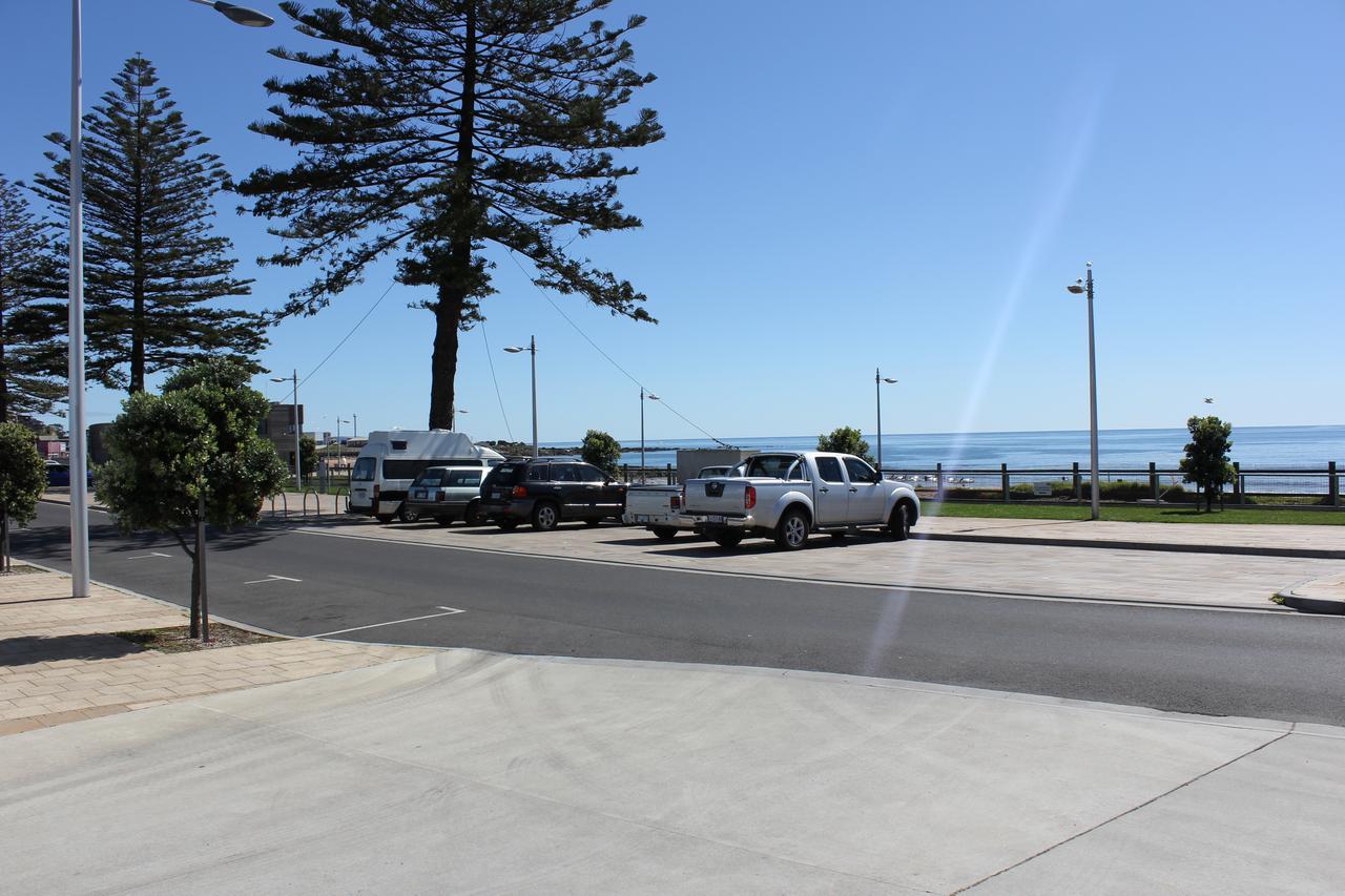 Beach Hotel Burnie Exterior photo